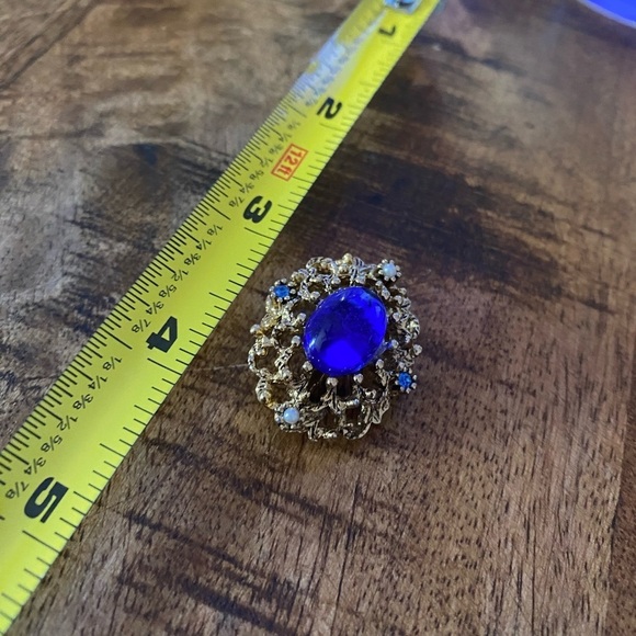 STUNNING vintage gold tone brooch with seed faux pearls and blue cabochon - Picture 10 of 11